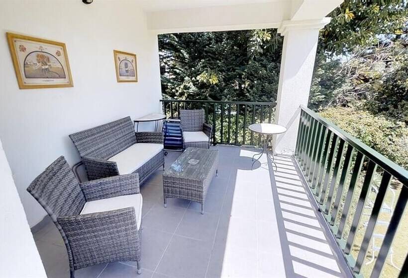 Modern Apartment Near Puerto Banus