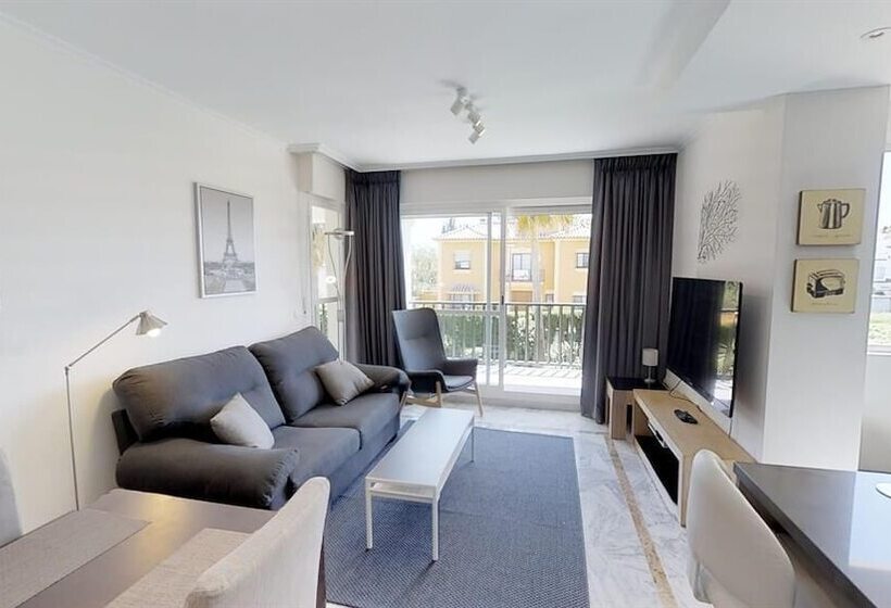 Modern Apartment Near Puerto Banus