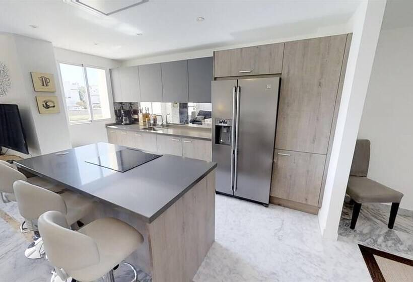 Modern Apartment Near Puerto Banus