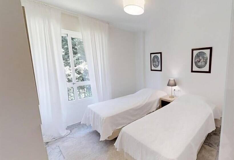 Modern Apartment Near Puerto Banus