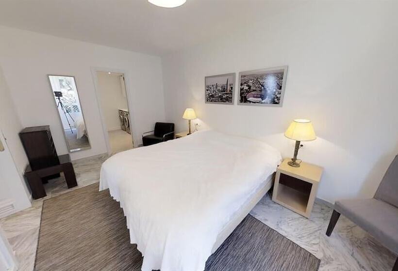 Modern Apartment Near Puerto Banus