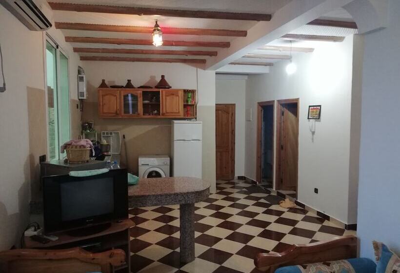 پانسیون Ab House