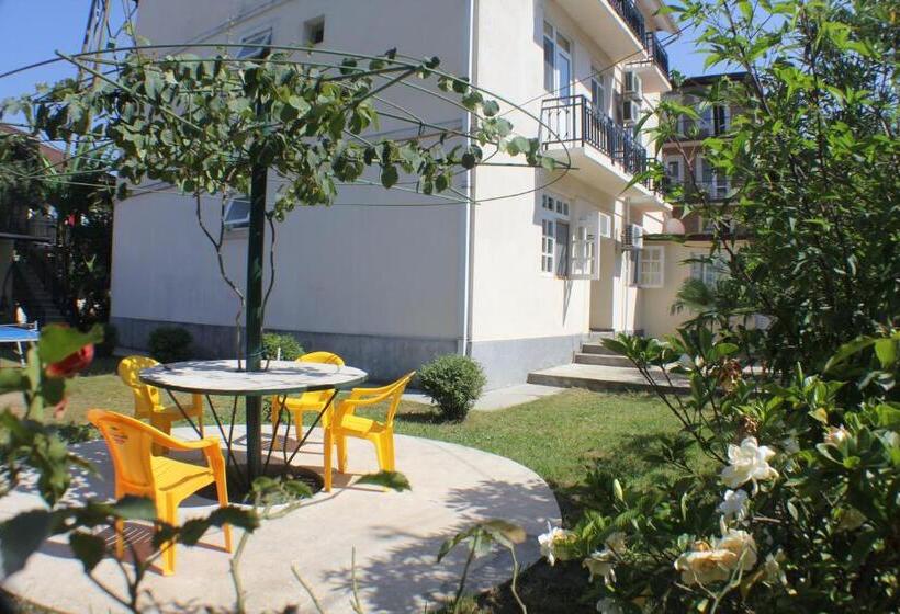 پانسیون Luka, Near Church