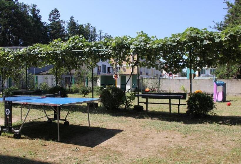 پانسیون Luka, Near Church