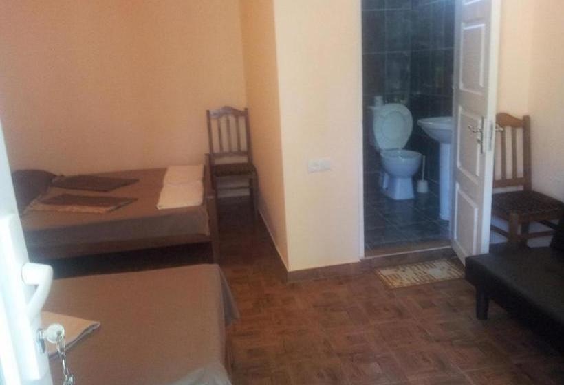 پانسیون Luka, Near Church