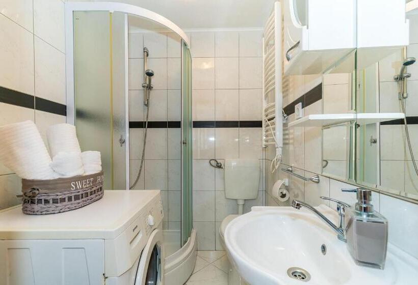 ペンション Holiday Home Kazerma