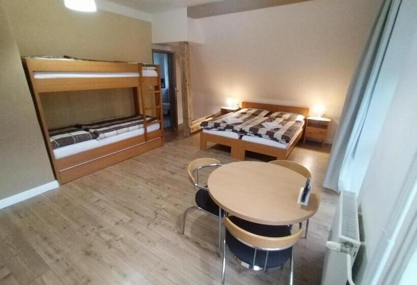 פנסיון Lipanka