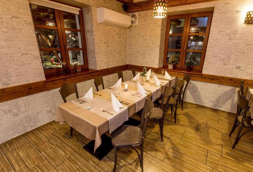 بنسيون Restaurace A Penzion Bludoveček