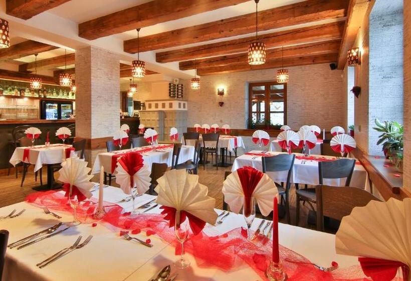 بنسيون Restaurace A Penzion Bludoveček