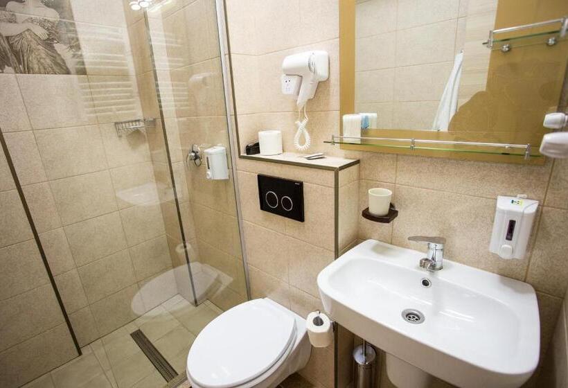 膳宿费 Restaurant Ayan Piatra Neamt