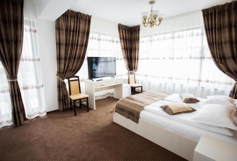 膳宿费 Restaurant Ayan Piatra Neamt