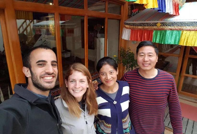 بنسيون Shangrila Namcha Bhawa Inn