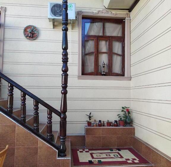 بنسيون Zarin Guest House B&b