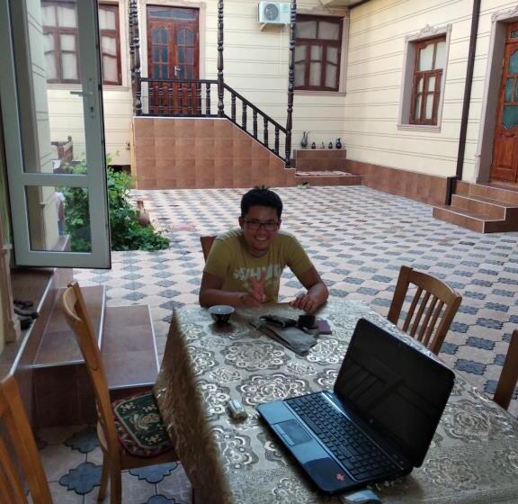 بنسيون Zarin Guest House B&b