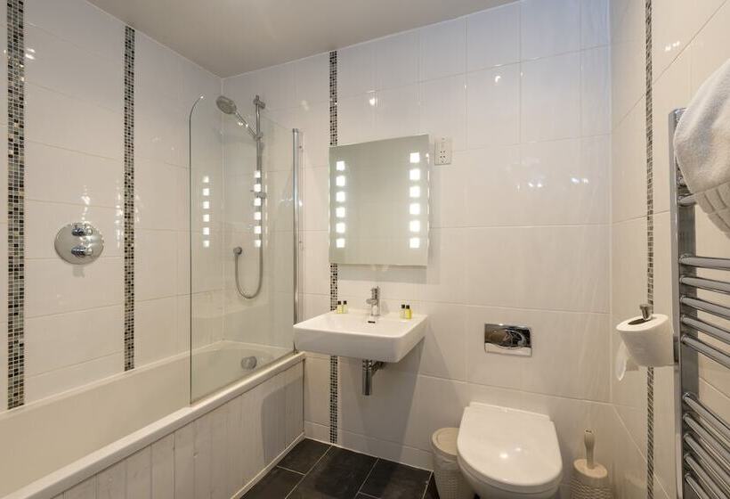 The Beach House & Porth  Sands Apartments