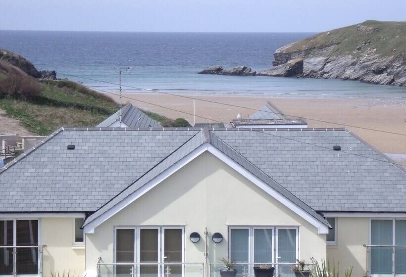 The Beach House & Porth  Sands Apartments