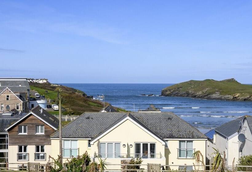 The Beach House & Porth  Sands Apartments