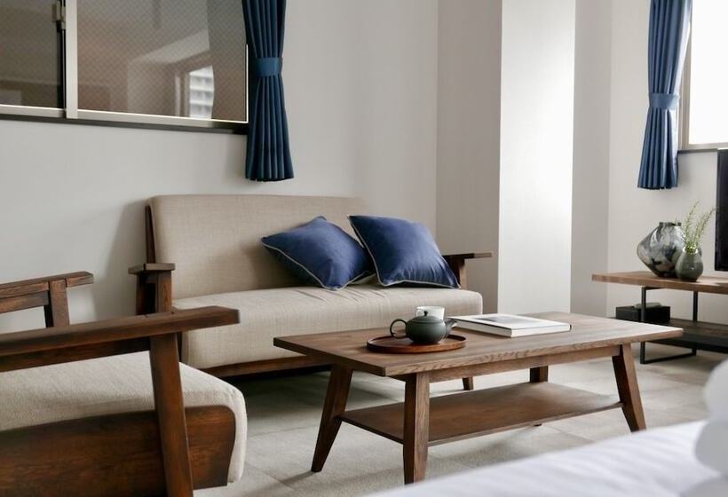 Tokyo Sakurako Hatchobori