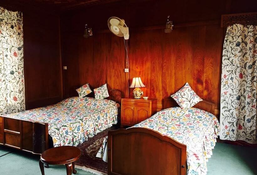 בית מלון כפרי Akbar Group Of Heritage Houseboats