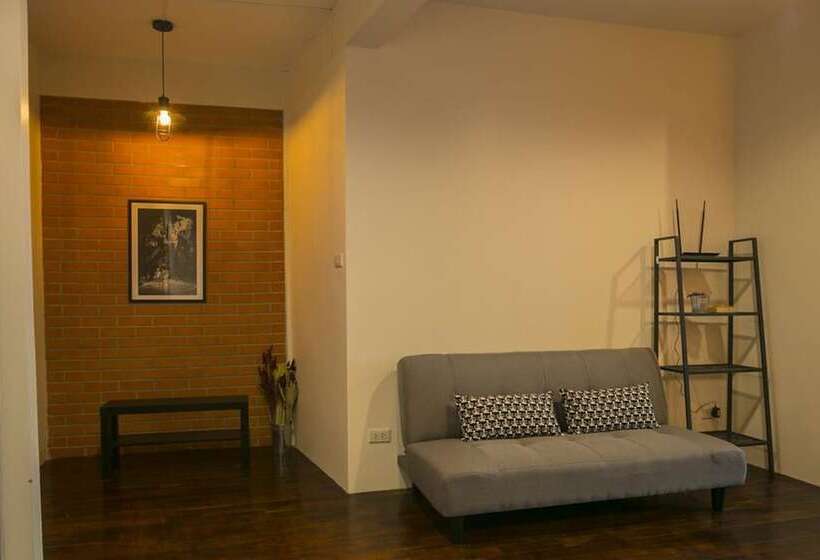 فندق Chedi View Hostel & Rooftop Bar