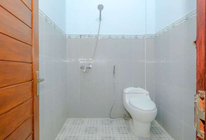 酒店 Hening Homestay By Oyo Rooms