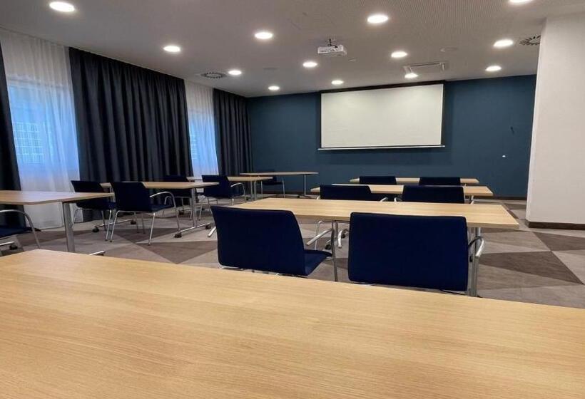 호텔 Holiday Inn Express   Sindelfingen, An Ihg