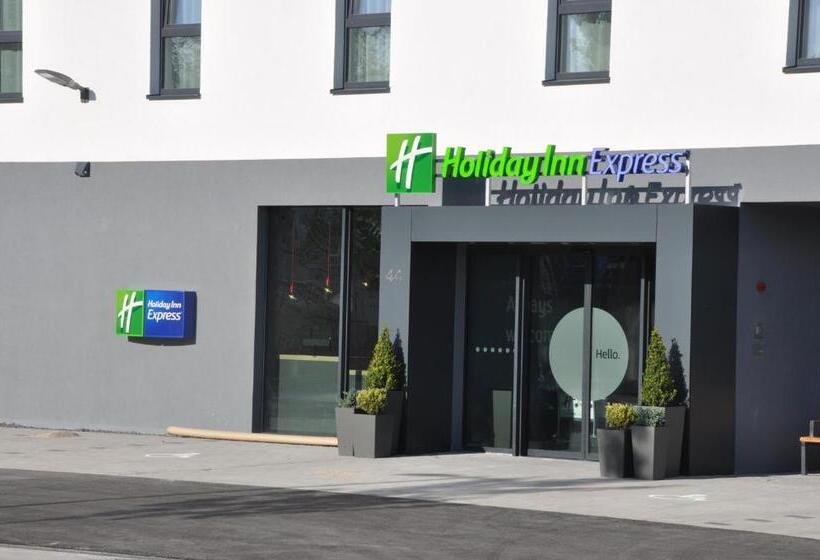 호텔 Holiday Inn Express   Sindelfingen, An Ihg