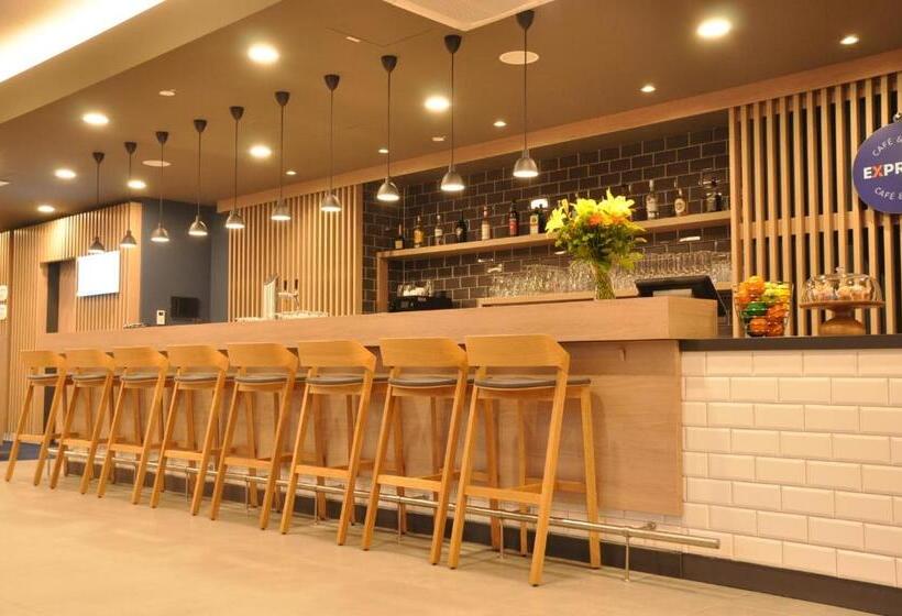 호텔 Holiday Inn Express   Sindelfingen, An Ihg