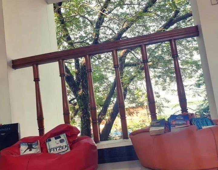 בית מלון כפרי Hostel By The Sea