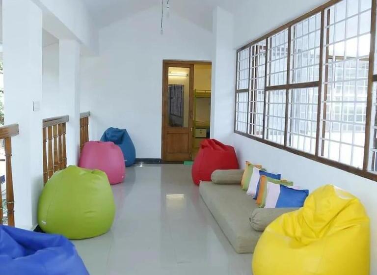 בית מלון כפרי Hostel By The Sea