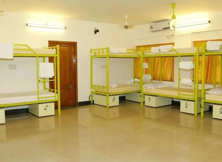 בית מלון כפרי Hostel By The Sea