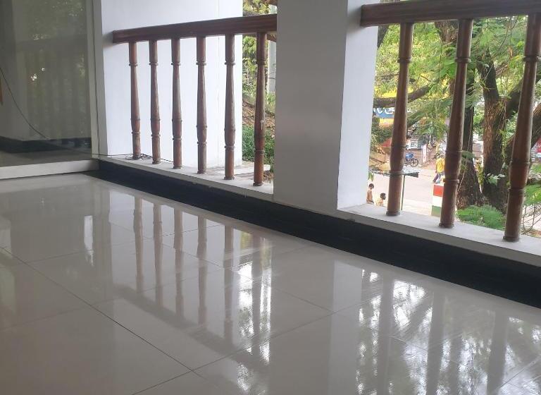 בית מלון כפרי Hostel By The Sea