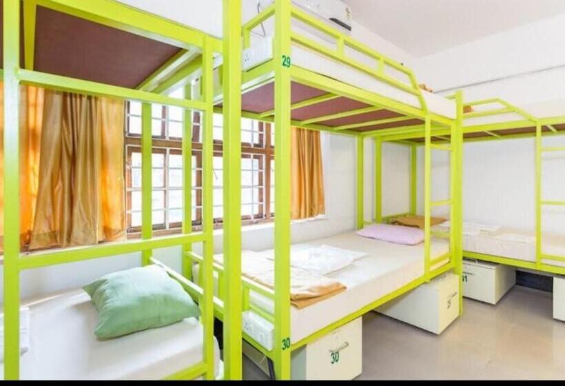 בית מלון כפרי Hostel By The Sea