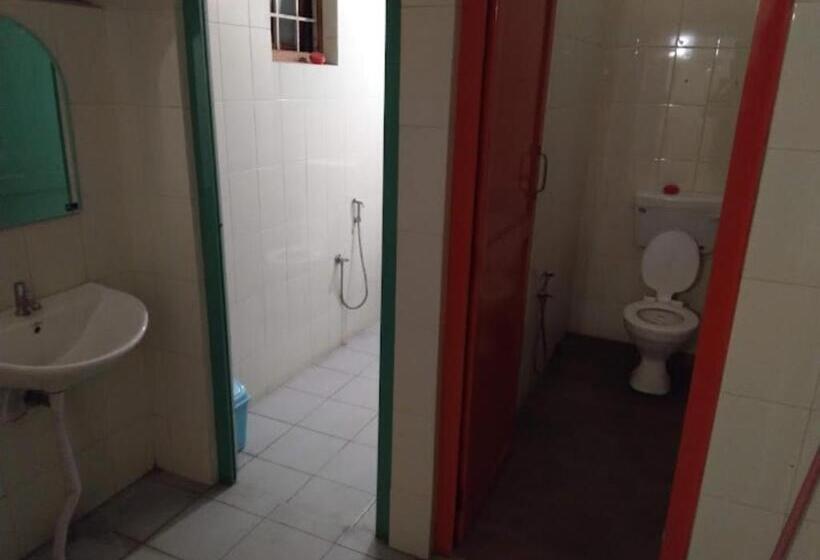 בית מלון כפרי Hostel By The Sea