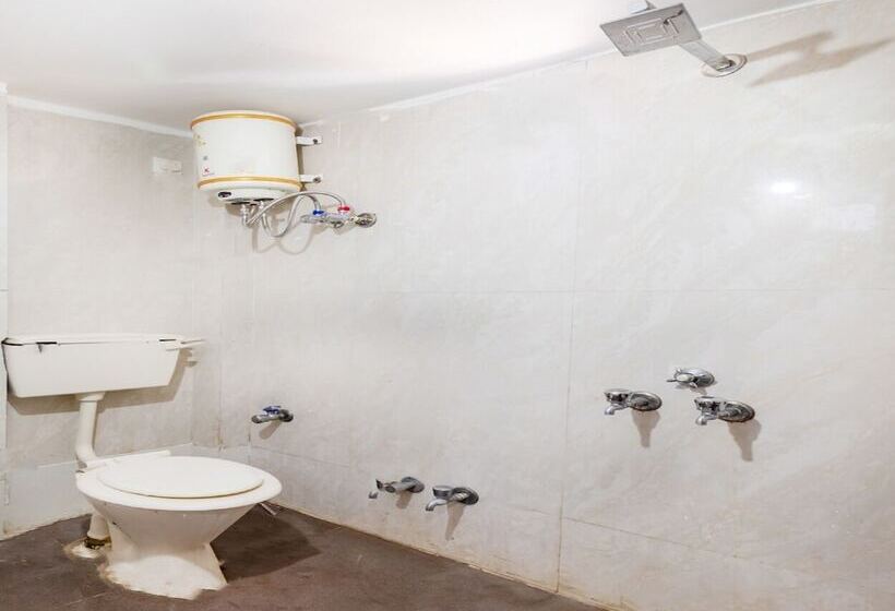 בית מלון כפרי Lake City Pride  By Oyo Rooms