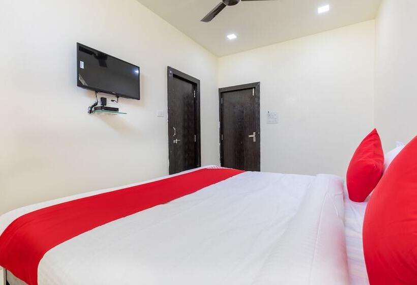 בית מלון כפרי Lake City Pride  By Oyo Rooms