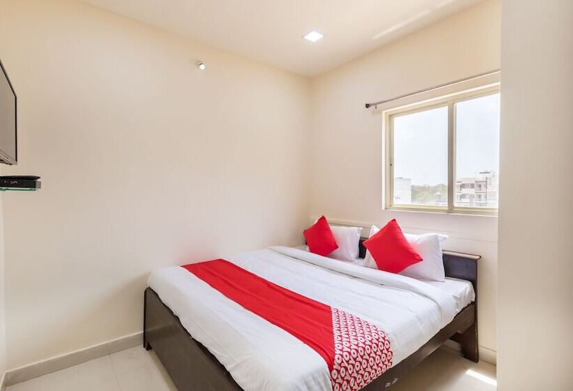 בית מלון כפרי Lake City Pride  By Oyo Rooms