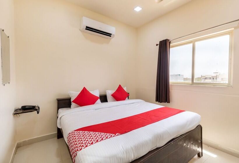 בית מלון כפרי Lake City Pride  By Oyo Rooms