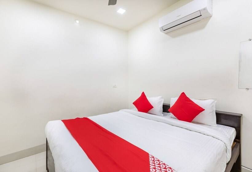 בית מלון כפרי Lake City Pride  By Oyo Rooms