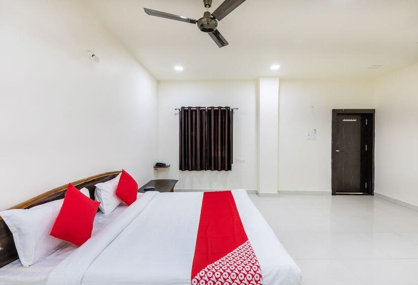 בית מלון כפרי Lake City Pride  By Oyo Rooms