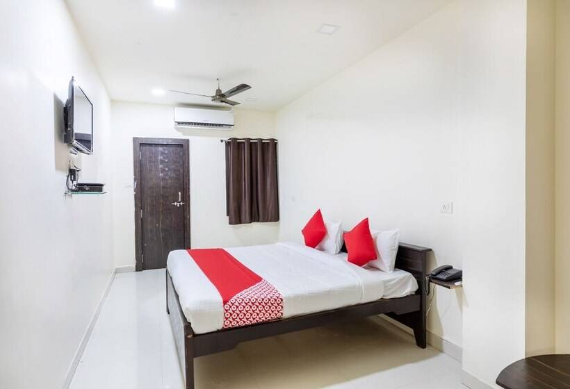 בית מלון כפרי Lake City Pride  By Oyo Rooms