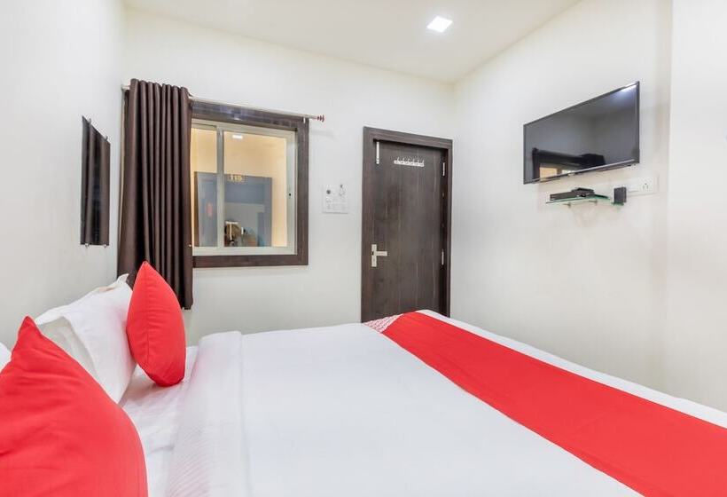 בית מלון כפרי Lake City Pride  By Oyo Rooms