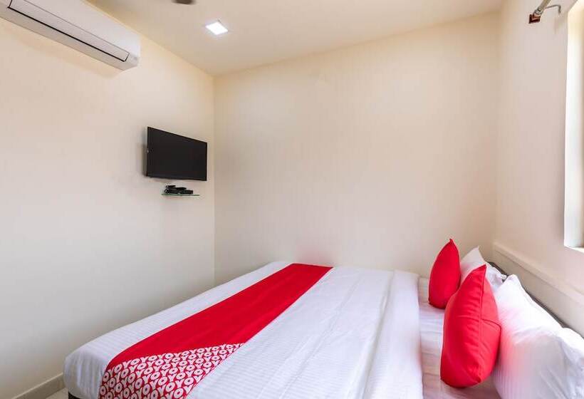 בית מלון כפרי Lake City Pride  By Oyo Rooms