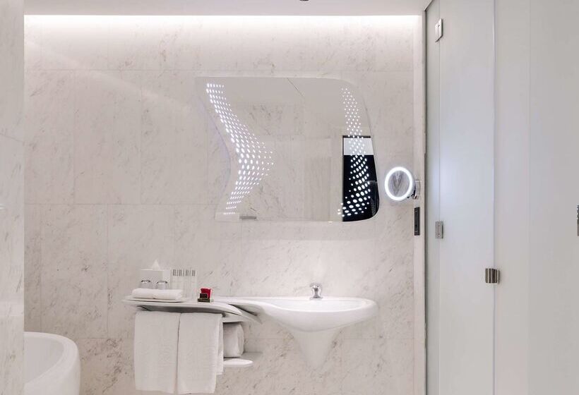 Отель Me Dubai by Melia