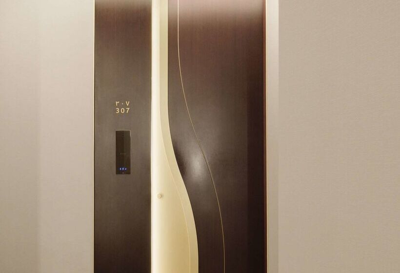 Отель Me Dubai by Melia