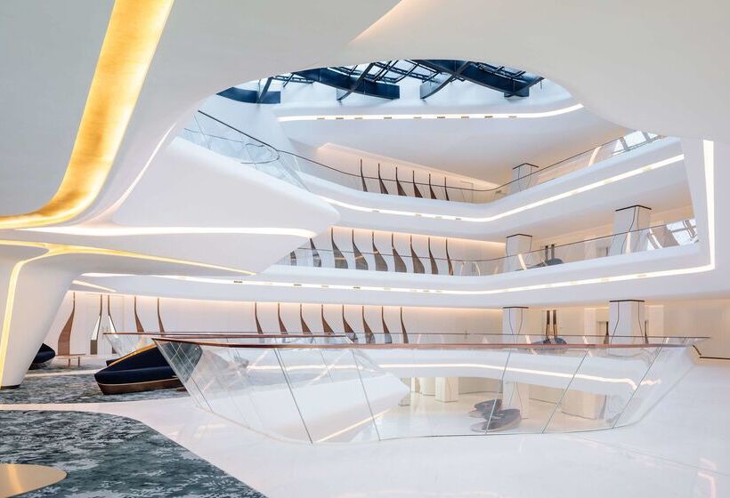 Отель Me Dubai by Melia