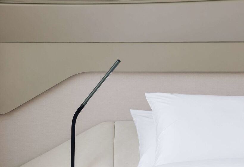 Отель Me Dubai by Melia