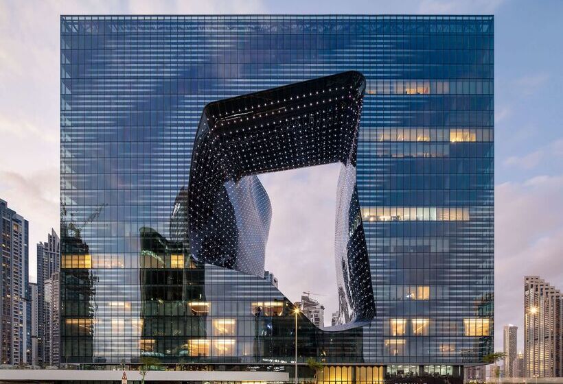 Отель Me Dubai by Melia