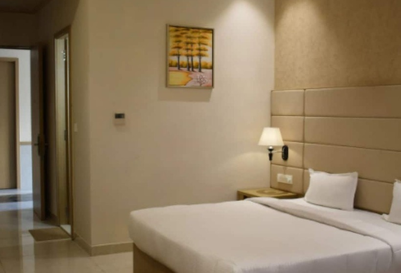 Отель Nisarg Resort