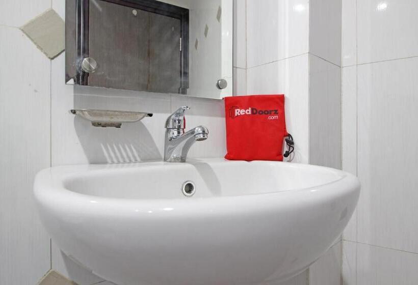 酒店 Reddoorz Near Uns Solo